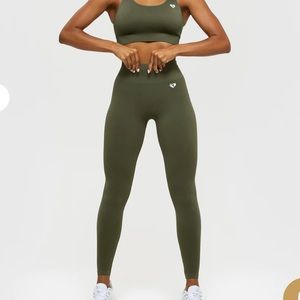 Women’s best seamless leggings in olive green